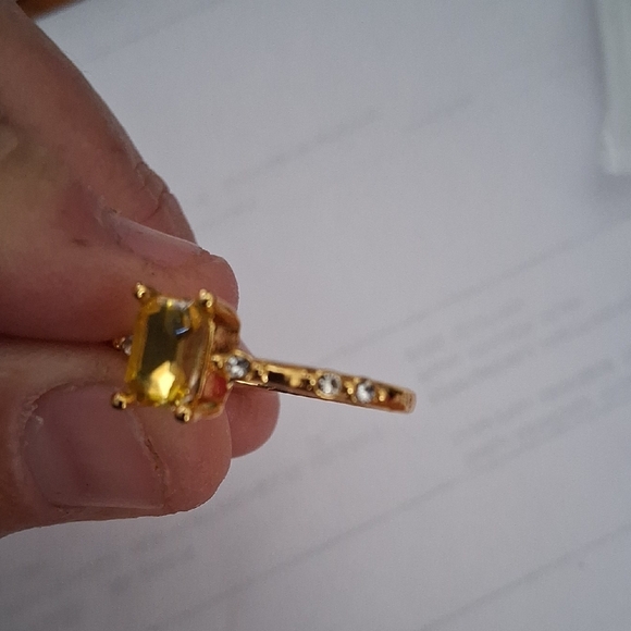 Elegant Gold Ring with Yellow Stone - Picture 2 of 5